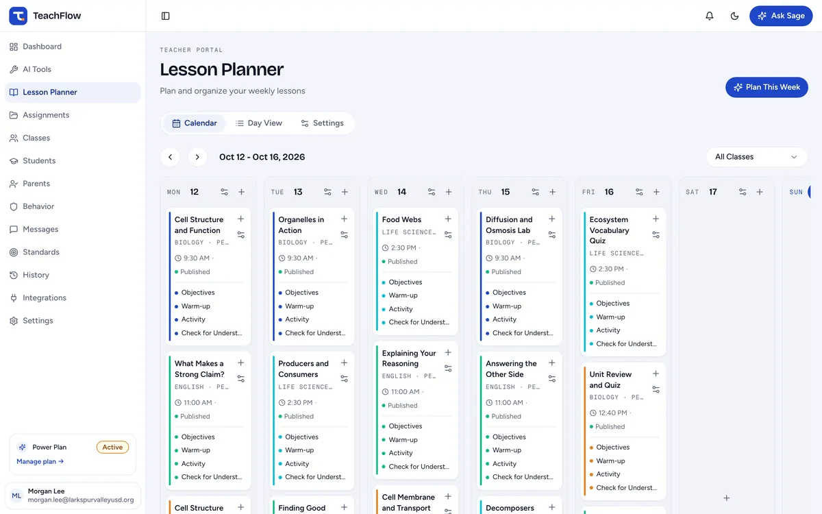 The TeachFlow lesson planner showing a week of lessons for four classes, each card with its time, status and sections.